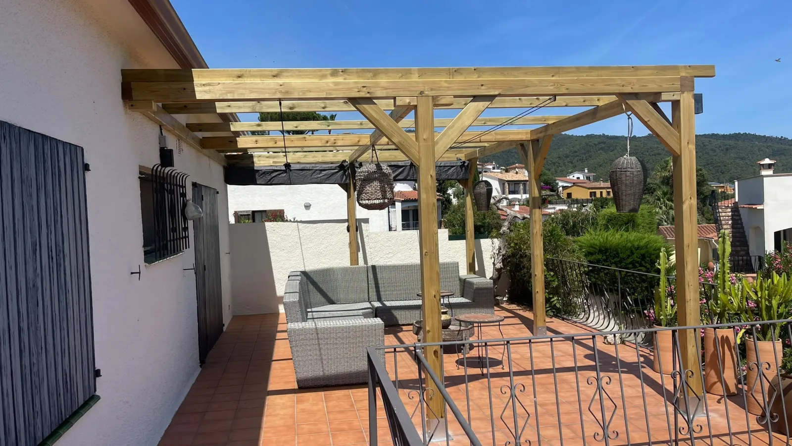 Instalación de pérgola de madera
